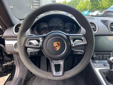 Porsche 718 Cayman GT4 — photo 25