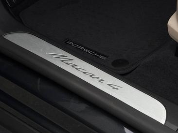 Porsche Macan GTS Electric — photo 20
