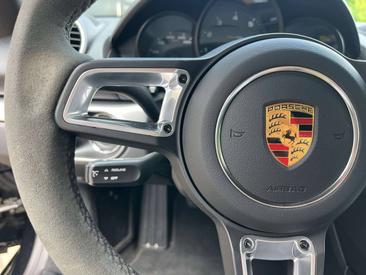 Porsche 718 Cayman GT4 — photo 26