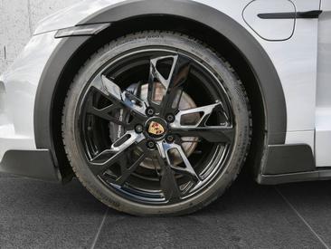 Porsche Taycan Cross Turismo 4S — photo 9