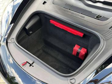 Porsche 718 Cayman GT4 — photo 28