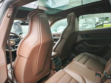 Porsche Taycan Cross Turismo 4S — photo 23