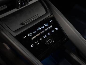 Porsche Macan GTS Electric — photo 34