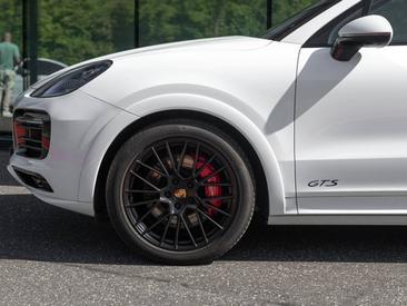 Porsche Cayenne III Turbo GT — photo 13