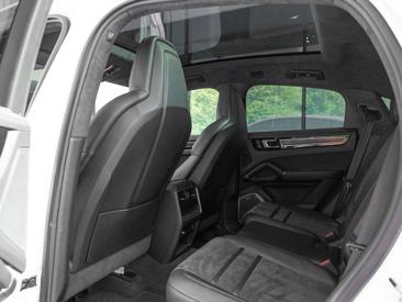 Porsche Cayenne III Turbo GT — photo 16