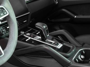 Porsche Cayenne III Turbo GT — photo 19