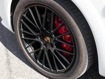 Porsche Cayenne III Turbo GT — photo 28