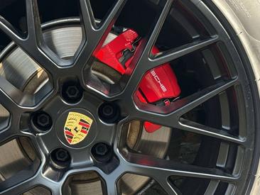 Porsche Macan GTS — photo 14