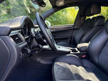 Porsche Macan GTS — photo 30