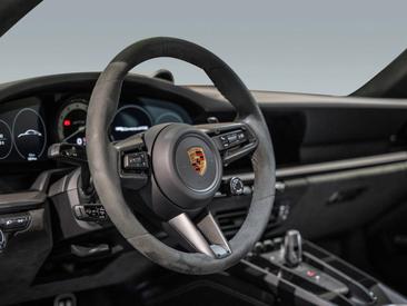 Porsche 911 Turbo S — photo 18
