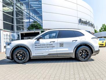 Porsche Cayenne E4 Electric — photo 2