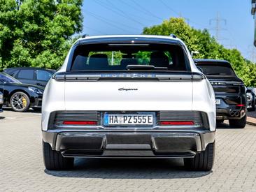 Porsche Cayenne E4 Electric — photo 4