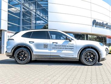 Porsche Cayenne E4 Electric — photo 6