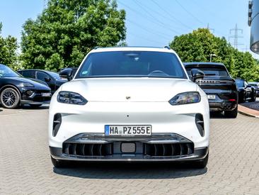Porsche Cayenne E4 Electric — photo 8