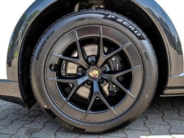 Porsche Cayenne E4 Electric — photo 9