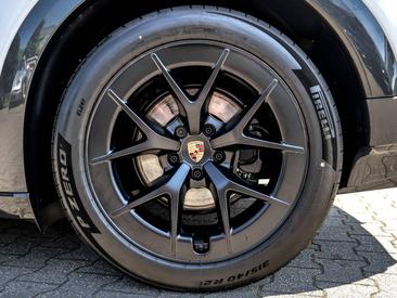 Porsche Cayenne E4 Electric — photo 10