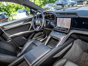 Porsche Cayenne E4 Electric — photo 13
