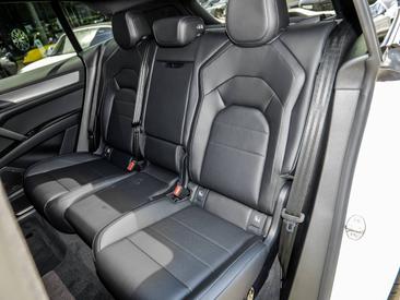 Porsche Cayenne E4 Electric — photo 15