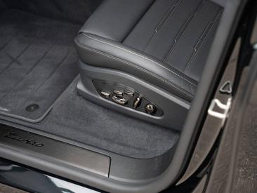 Porsche Cayenne E4 Turbo Electric — photo 19