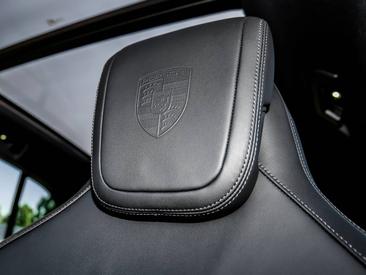 Porsche Cayenne E4 Electric — photo 16