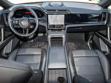 Porsche Cayenne E4 Electric — photo 19