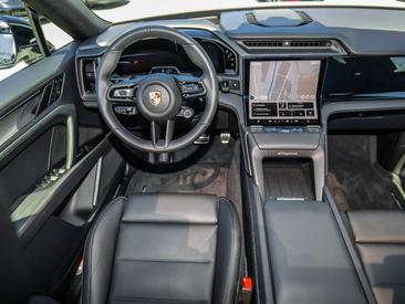 Porsche Cayenne E4 Electric — photo 21