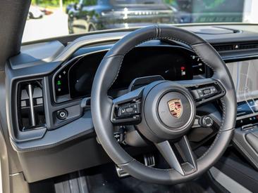 Porsche Cayenne E4 Electric — photo 22