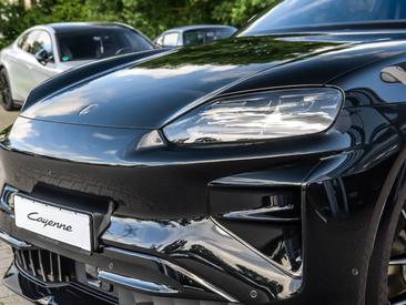 Porsche Cayenne E4 Turbo Electric — photo 9