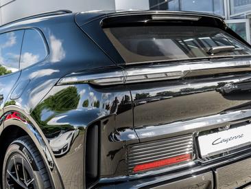 Porsche Cayenne E4 Turbo Electric — photo 10