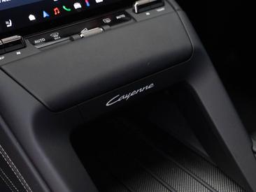 Porsche Cayenne E4 Turbo Electric — photo 30