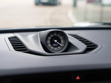 Porsche Cayenne E4 Turbo Electric — photo 32