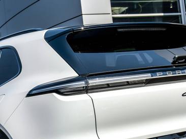 Porsche Cayenne E4 Electric — photo 31