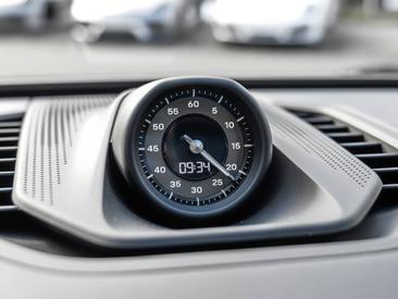 Porsche Cayenne E4 Turbo Electric — photo 15