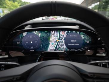 Porsche Cayenne E4 Turbo Electric — photo 35