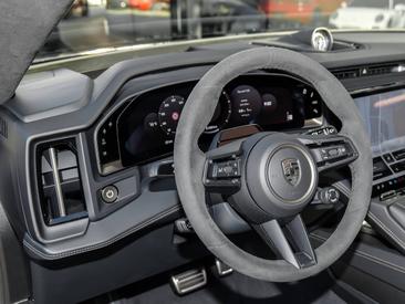 Porsche Cayenne E4 Turbo Electric — photo 23