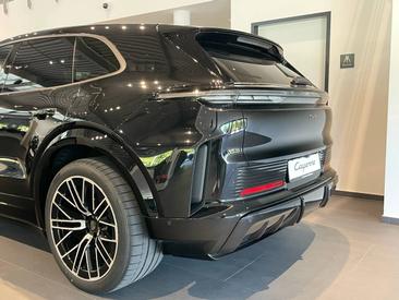 Porsche Cayenne E4 Turbo Electric — photo 18