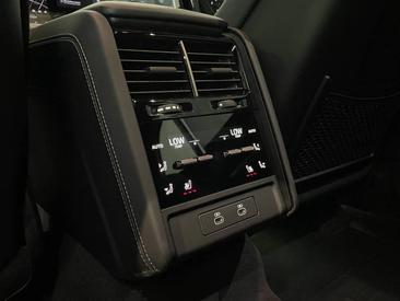 Porsche Cayenne E4 Turbo Electric — photo 36