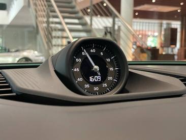 Porsche Cayenne E4 Turbo Electric — photo 41