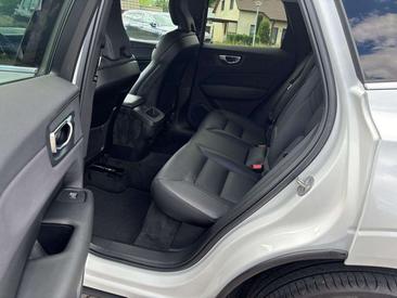 Volvo XC60 B4 Core — photo 14