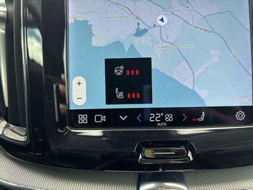 Volvo XC60 B4 Core — photo 17