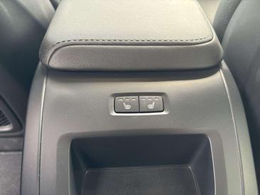 Volvo XC60 B4 Core — photo 18