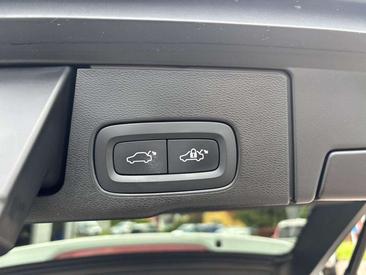 Volvo XC60 B4 Core — photo 21