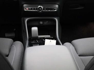 Volvo C40 Recharge Core — photo 9