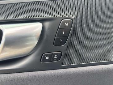 Volvo XC60 B4 Core — photo 22