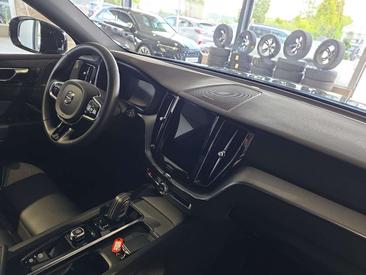 Volvo XC60 B4 R-Design — photo 12