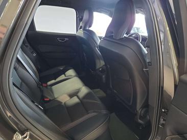 Volvo XC60 B4 R-Design — photo 13