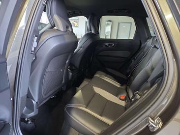 Volvo XC60 B4 R-Design — photo 16