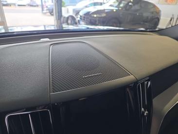 Volvo XC60 B4 R-Design — photo 18