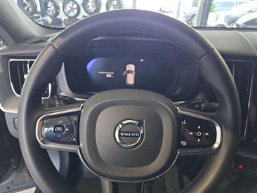 Volvo XC60 B4 R-Design — photo 22
