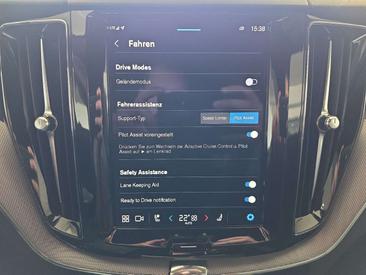 Volvo XC60 B4 R-Design — photo 27